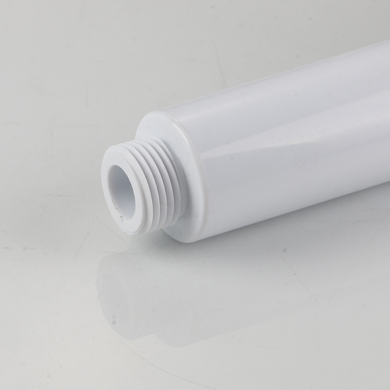 หัวฝักบัวสีขาวไหล