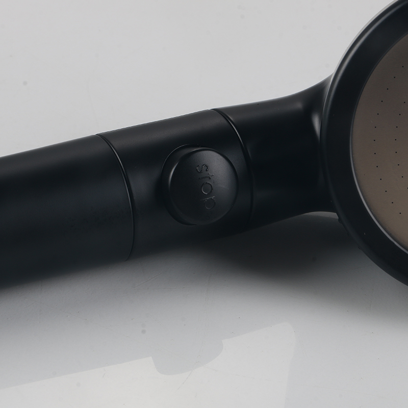 ฝักบัวสีดำของญี่ปุ่น