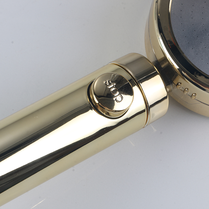 อาบน้ำสีทอง